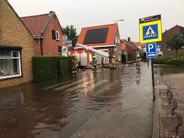 Brandweer, politie en gemeente werken met man en macht om de wateroverlast weg te nemen. Wateroverlast In West Brabant Die Bui Bleef Uitzonderlijk Lang Op Een Plek Hangen Bergen Op Zoom Bndestem Nl