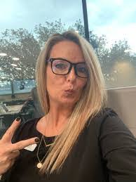 Lauren Torrence's Instagram, Twitter & Facebook