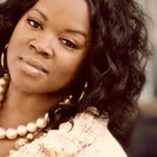 Leslie Pace's Instagram, Twitter & Facebook