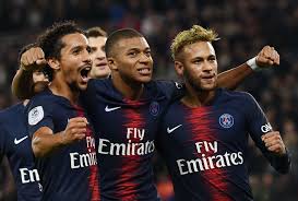 Mbappé a assuré le show dansant pour la soirée d'anniversaire de neymar. Ligue 1 Performance Index Mbappe Neymar Und Pepe Im Team Der Saison Goal Com