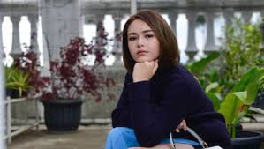 Pikir positive aja amanda lagi gerah pengen. Jhugilbhdehxum