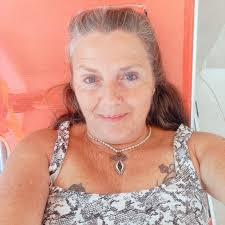 Physically strong women are healthy women, says gynecologist Jaime Seeman.  Here's why she's encouraging them to build muscle — starting with lifting  weights: http://t.ted.com/jwIErAg