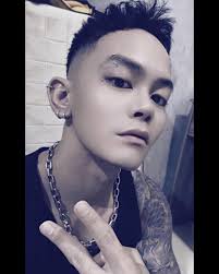 骏- 大家都喜欢老实人、却不会尊重老实人。