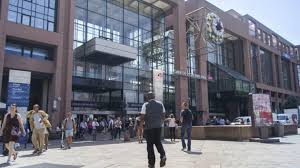 Une œuvre de la collection. Gare Lyon Part Dieu Il Simule Un Malaise Puis Mord Un Agent
