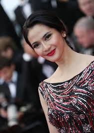 Maudy Koesnaedi Photo Yan Maisani Menara Eiffel Artis