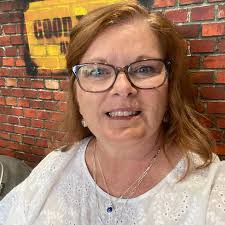 Shannon Hammons's Instagram, Twitter & Facebook