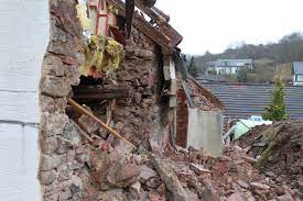 Im detail verweisen wir auf den ratgeber „schönheitsreparaturen. Streit In Gerolstein Michelbach Eskaliert Vermieter Reisst Haus Halb Ab