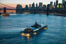 Cornucopia cruise lines, established in 1997, has grown to become new jersey's & new york city's largest dinner, sightseeing, wedding, corporate and special event cruise line, operating seven vessels. New York City Skyline Bateaux New York Dinner Cruise Tour 2021