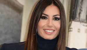 Attaccati alla parete si raccontano la giornata che non hanno trascorso insieme. Gf Vip Elisabetta Gregoraci E Pierpaolo Petrelli Sempre Piu Vicini Dilei