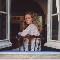 Karen amos informs marla about a wealthy retiree with no apparent partner or close family who they can exploit named jennifer peterson. Karen 2020 Pelicula Movie N Co