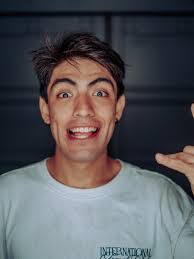 On a mission🇫🇷- 🇨🇳💫🚲 See u soon my g @chikissbae ✈️🇯🇵🏯