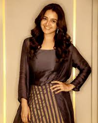 Manju warrier 2013 photos, manju warrier photoshoot images, malayalam film actress manju warrier new photos, manju warrier black saree photos, manju warrier hot jeans photos. Manju Warrier S Wedding Make Up Photo Goes Viral Malayalam News Indiaglitz Com