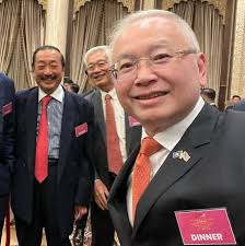 社会名流和政要们都去参加中国习大大的拜访礼，殡葬佬和Toto tan贵为大马十大首富，一个领带很搞笑别树一帜，一个就领带都不穿，呵呵，有钱人果真非一般。