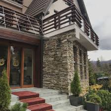 Demisolul din beton si caramida , etajele din lemn casa este finisata din cele mai bune materiale ,fatada placata cu piatra travertin de import si lemn masiv ; 5 Decoration Projects With Splitface Cladding Exterior To Interior And Rustic To Modern Piatraonline Com