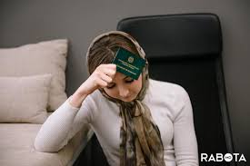 Daca doriti pensie …trebuie sa va continuati activitatea pina la 65 ani (oct.2017) la „2.la împlinirea cărei vârste standard de pensionare … daca angajatorul nu are reglementari privitoare la virsta maxima a angajatilor (de genul prevederilor di l.80/1995 referitoare la limita de virsta a militarilor). Totul Despre Pensia In Moldova Cat Cand Cum