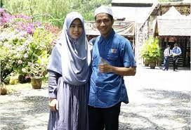 .dai farhan setia menunggu di mahkamah, bunuh anak lelaki suami isteri dihukum gantung, menipu isteri da i mengaku tidak bersalah, terkini isteri dai 00, isteri dai farhan didakwa menipu, suami isteri dihadapkan ke mahkamah tuduhan edar dadah, melly feat amee ketika cinta bertasbih official video. Inilah Perpisahan Yang Disebut Membahagiakan Da I Farhan Fatin Pula Sudah Maafkan Walau Tidak Mampu Melupakan Hiburan Mstar