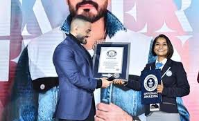 حسنى ، و قد تم عرض الفيديو كليب التصويري على اليوتيوب في قناة tamer hosny. ØºÙŠÙ†ÙŠØ³ Øª Ø­Ø±Ø¬ ØªØ§Ù…Ø± Ø­Ø³Ù†ÙŠ Ø¨Ø¹Ø¯ Ø§Ø­ØªÙØ§Ù„Ù‡ Ø¨Ù„Ù‚Ø¨ Ø£ÙƒØ«Ø± ÙÙ†Ø§Ù† Ù…Ù„Ù‡Ù… ÙˆØªØ­ØªÙÙŠ Ø¨Ù€ Ø§Ù„Ù‡Ø¶Ø¨Ø© Ù…Ù†Ø¸Ù…Ø© Ø¥Ø¹Ù„Ø§Ù…ÙŠÙˆÙ† Ø­ÙˆÙ„ Ø§Ù„Ø¹Ø§Ù„Ù…