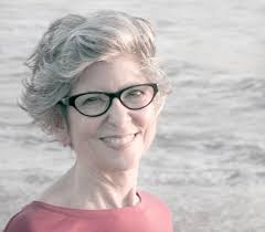 Amazon.com: Bee: 9781568989440: Fisher, Rose-Lynn, Klinkenborg, Verlyn:  Books