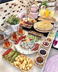 Bir misafire özel olduğunu şık bir masa düzeni ile anlatabilirsiniz. Sofra Duzenleri Icin 180 Fikir Yemek Masasi Masa Duzeni Yemek Takimi