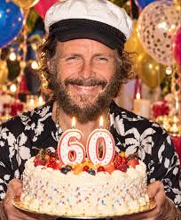 Sessant'anni, ma quella luce è ancora tutta lì. Oggi Jovanotti compie 60  anni. Un traguardo importante per un artista che ha attraversato decenni  senza mai smettere di cambiare, sperimentare e raccontare la