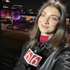 Sara Brackett's Instagram, Twitter & Facebook