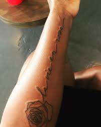 French Inspired Tattoo La Vie An Rose Means Life Through Rose Colored Glasses My Way Of Staying Optimistic No Matter What Rose Stem Tattoo Tattoos Rose Stem