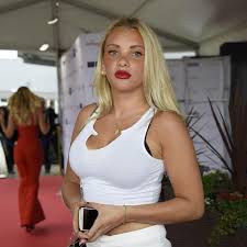 Evelyn burdecki ist 169 cm groß, hat blonde haare und grüne augen. Picture Of Evelyn Burdecki