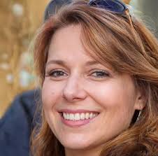 Hey divas. Just wondering what's y'all's favourite wine? Just so I can get  enough stock for the wine night. Us mommas need some time away from our  useless husbands. See you all