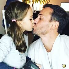 O casal, que se apaixonou quando contracenou junto na série juvenil «morangos com açúcar», em 2004, é pai de maria, de três anos e sempre foi muito acarinhado pelo público enquanto. Veja A Filha De Claudia Vieira E Pedro Teixeira A Dar Os Primeiros Passos Em Ginastica Acrobatica Atualidade Flash