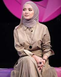 Image May Contain 1 Person Hijab Fashion Inspiration Muslim Women Fashion Hijab Fashion