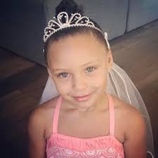 She has an older sister named riley and a younger brother named canon. Riley Curry Bio Age Single Nationality Body Measurement Career