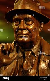 Lowry statue hi-res stock photography and images