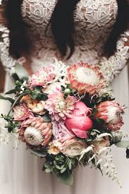 Die kosten für eine hochzeit können immens sein. Was Kostet Ein Brautstrauss Theperfectwedding De