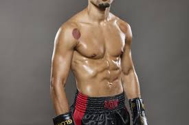 Kickboxing : le Domontois James Condé remporte une 9e victoire au Glory 88  Paris