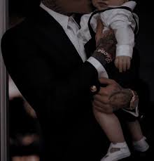 Pin De Em The Family Em 2020 Pai E Bebe Homens De Terno Caras