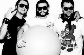 I really liked this song, and so i decided to edit the original video to fit the radio edit version, it actually required me quite a long time,then i hope you'll like it! Swedish House Mafia Pharrell Williams The Sights And Sounds
