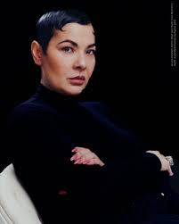 Unsere Autorin Laura Laabs hat beim diesjährigen Bachmannpreis aus ihrem  Debütroman „Adlergestell“ gelesen. Jetzt ist das Publikumsvoting für alle  geöffnet. Bitte gebt doch bis 20 Uhr eure Stimme für sie ab. Wenn