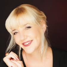 Maxine Bond (@trosestyling)