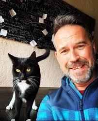 Scammers using same pictures but different names: Carl Justin Martine  Calvil