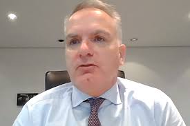 HCOB-Chef kündigt nach sieben Monaten seinen Abschied an