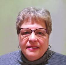 Strengthening People >< Building Community