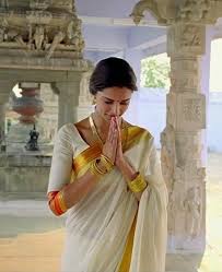 Deepika Paudkone In Traditional Tamil Costumes As Seen In The Movie Chennai Express Designed By Manish Malhotra Bridelan Saree Dipika Padukone Kerala Saree
