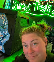 Danielle Pederson's Instagram, Twitter & Facebook