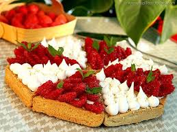 Tarte Au Citron Meringuee Et Framboises Chantilly Mascarpone En Parts Individuelles Recipe Easter Dessert Table Cold Desserts Just Desserts