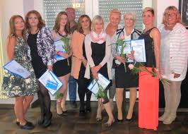 Geschäftsleiterin astrid vogell mit den bereichsleitern guido janßen aus tbh wird bbz. Theodor Brauer Haus Das Sind Die Pruflinge Im Friseurhandwerk Kleve