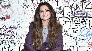 Selena gomez short bob haircut: Selena Gomez Shares Results Of Trying Upside Down Braid Hack For Wavy Hair Photos Allure