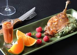 Confits De Canard Sur Lit De Pommes De Terre Persillees Sauce A L Orange Et Aux Framboises Canards Du Lac Brome In 2021 Food Eggs Benedict Breakfast
