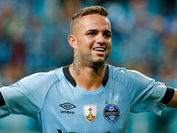Palmeiras monitora situação do atacante Luan no Grêmio