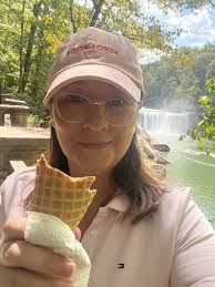 I will never wear liquid or powder foundation again! Creams are the best😍 