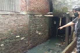 Silahkan share barang kali orang terdekat anda juga membutuhkan informasi ini. Kisah Nenek 82 Tahun Di Pinang Ranti Yang Protes Banjir Karena Bangunan Liar Sudah Lapor Dari 2015 Tak Ada Tindakan Halaman All Kompas Com
